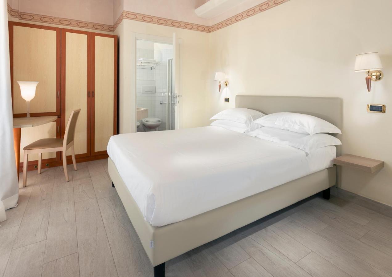 Hotel Bikini Rimini Bagian luar foto