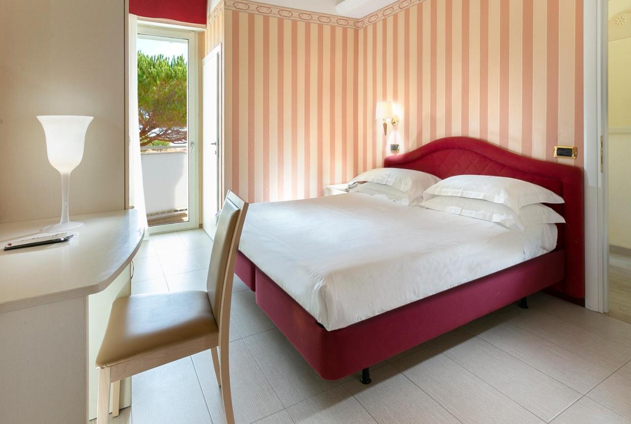 Hotel Bikini Rimini Bagian luar foto