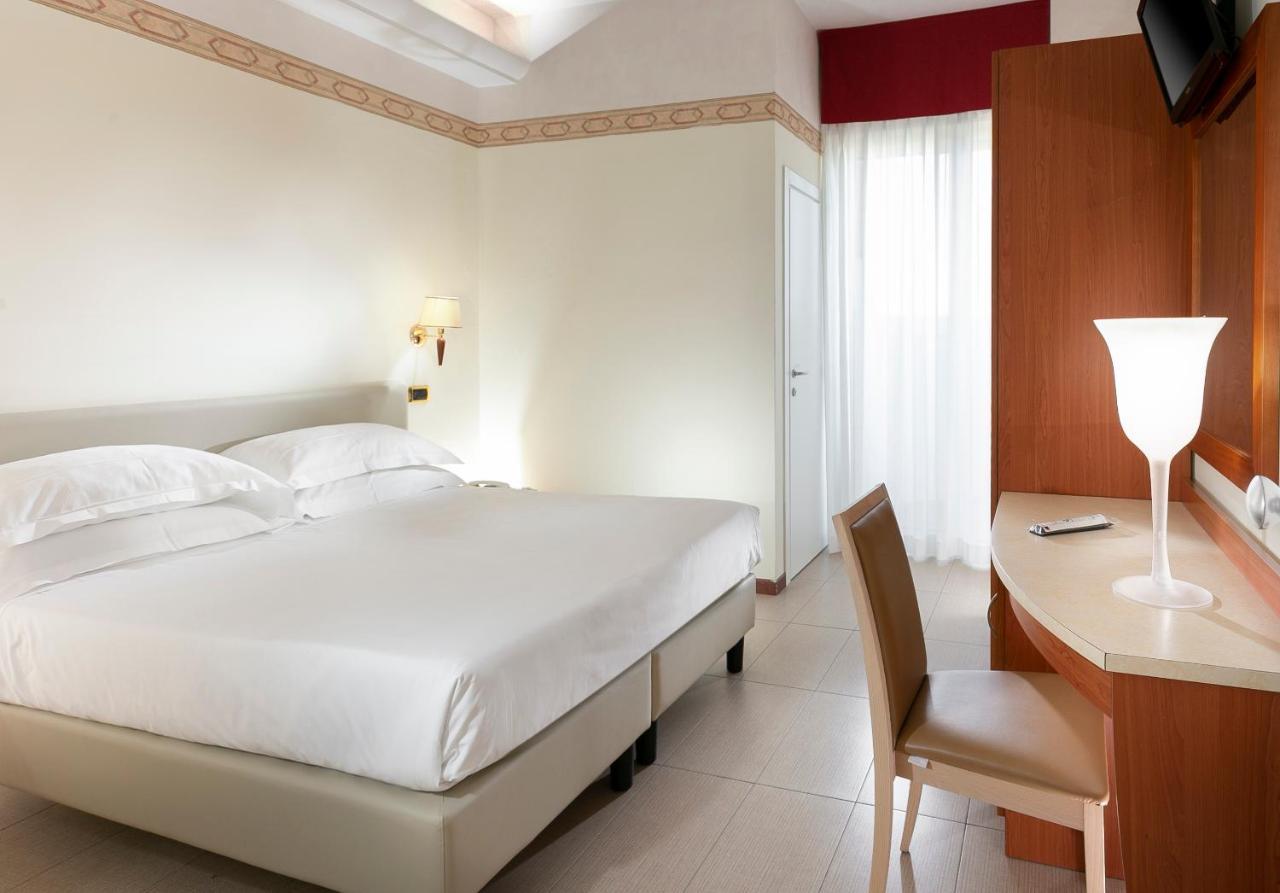 Hotel Bikini Rimini Bagian luar foto