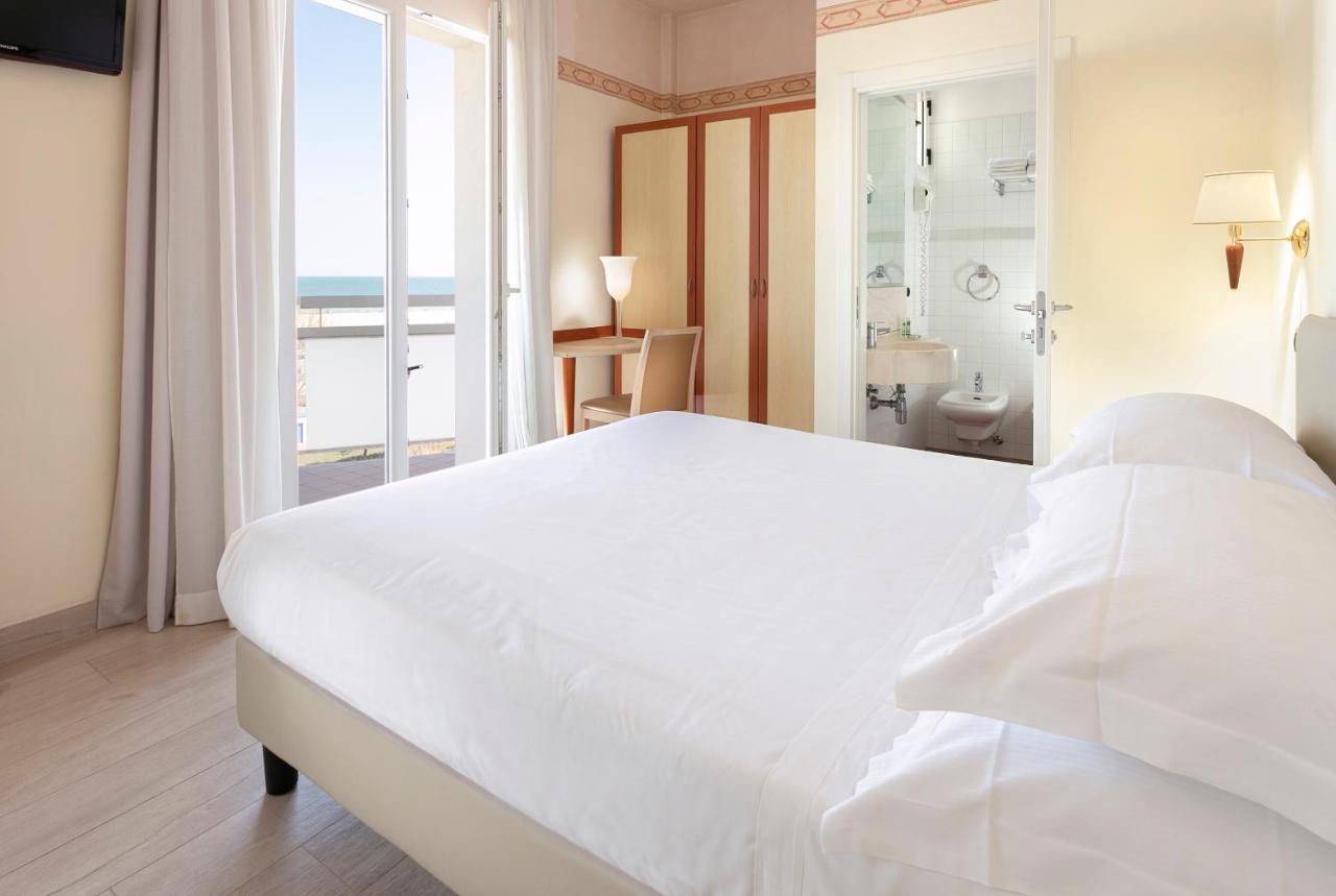 Hotel Bikini Rimini Bagian luar foto