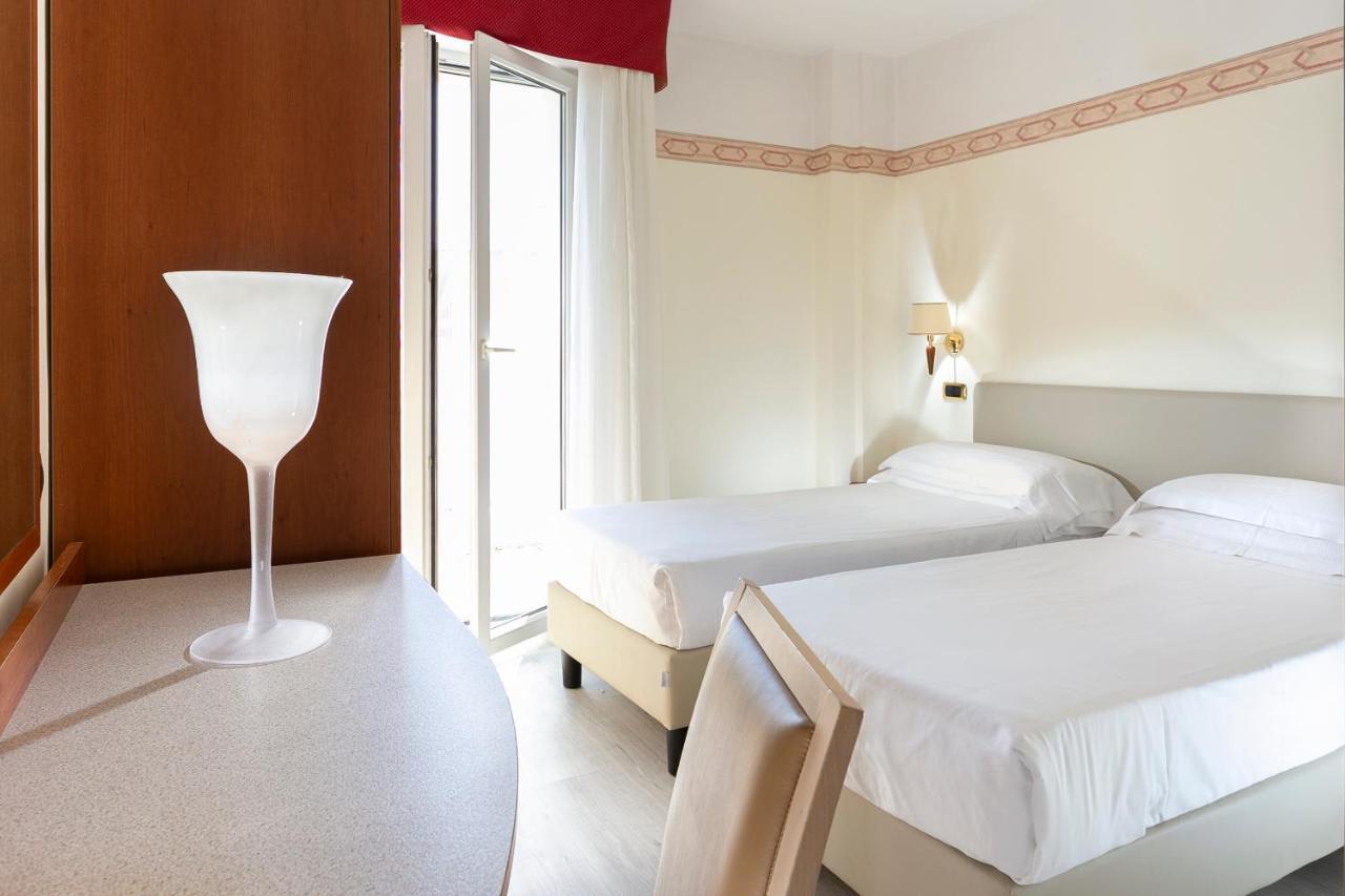 Hotel Bikini Rimini Bagian luar foto