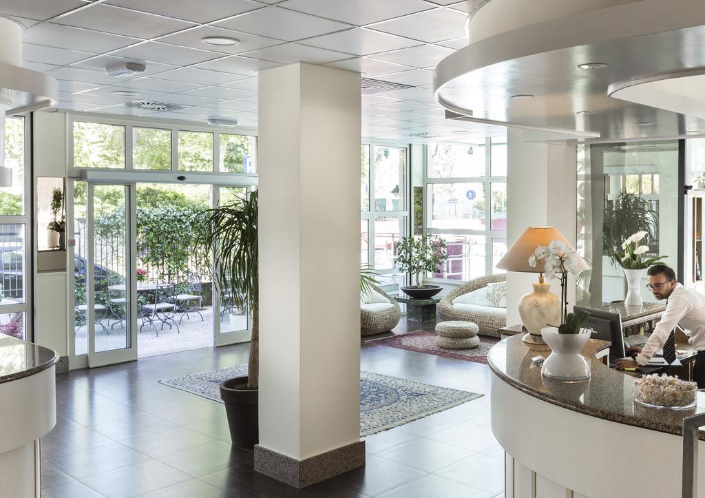 Hotel Bikini Rimini Bagian luar foto