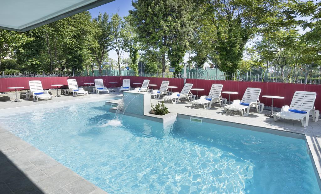 Hotel Bikini Rimini Bagian luar foto