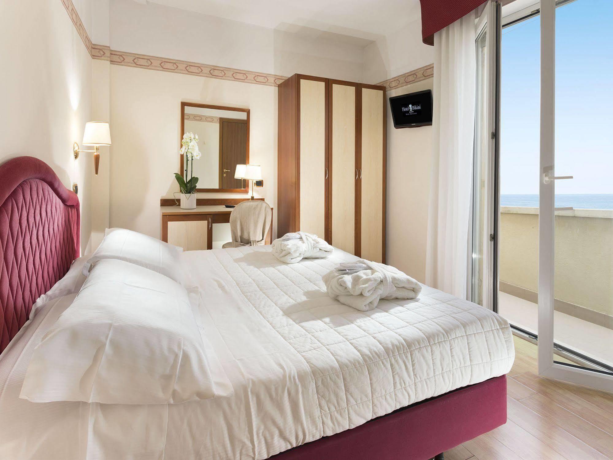Hotel Bikini Rimini Bagian luar foto